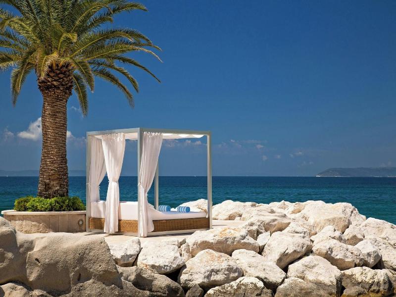 Le Meridien Lav Split image