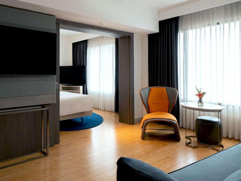 Novotel Bangkok On Siam Square image