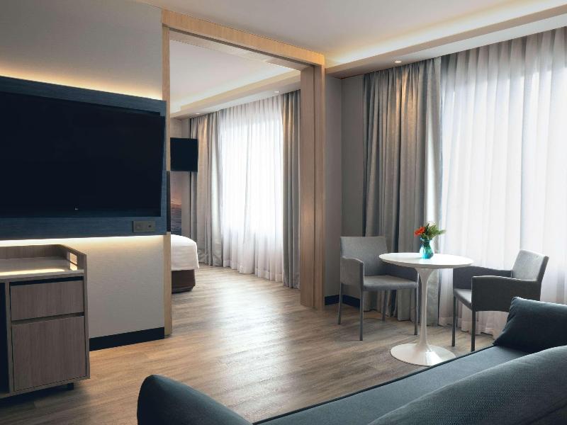Novotel Bangkok On Siam Square image