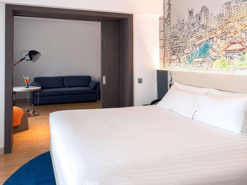 Novotel Bangkok On Siam Square image