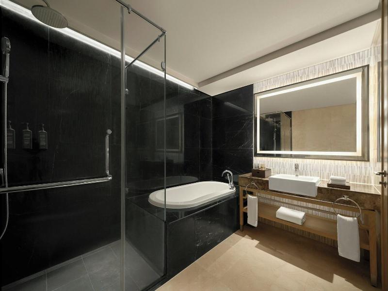 Sheraton Saigon Grand Opera Hotel image