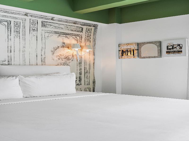 Townhouse Hotel image