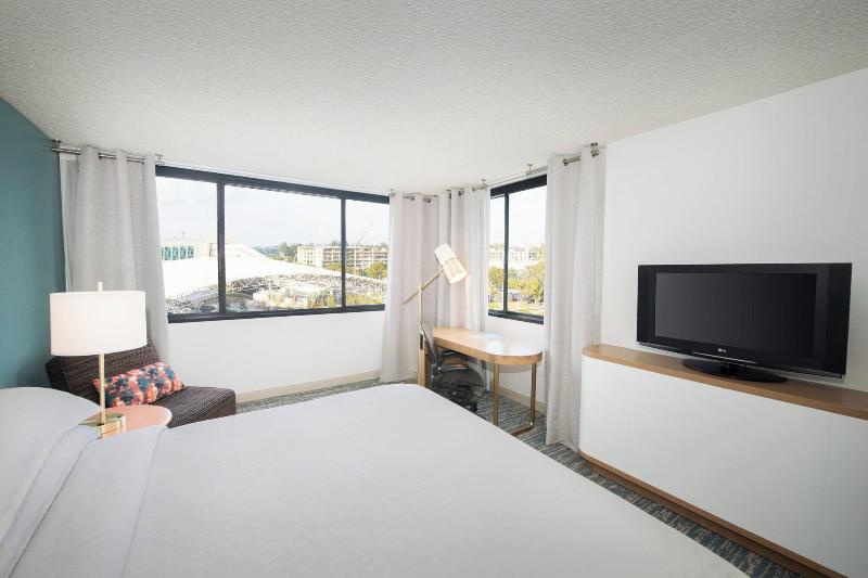 Stay in style at Sheraton Miami Airport & Executive Meeting Center