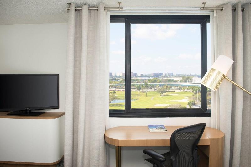 Stay in style at Sheraton Miami Airport & Executive Meeting Center