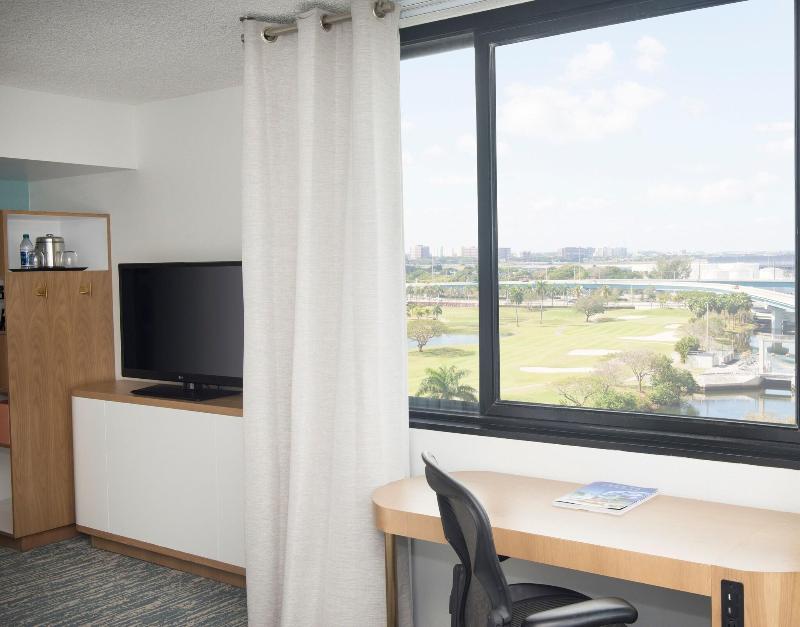 Stay in style at Sheraton Miami Airport & Executive Meeting Center