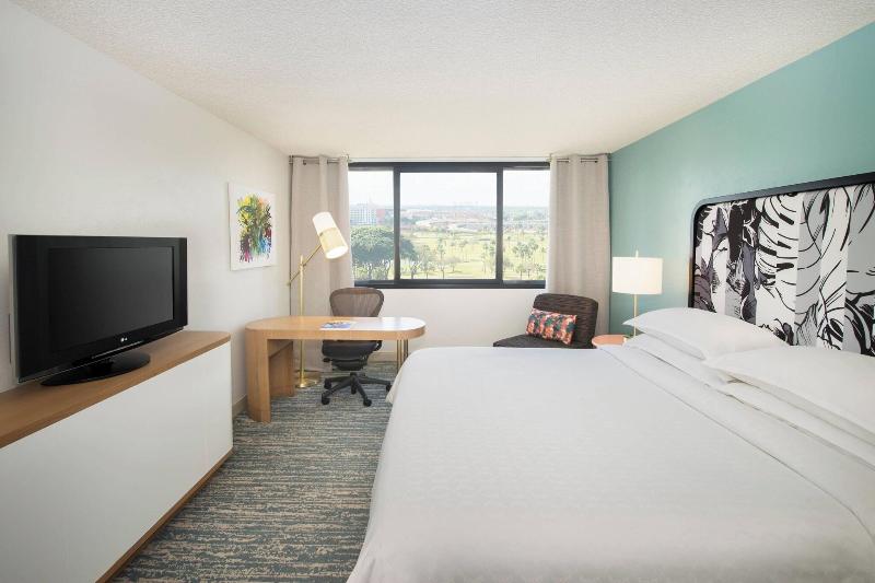 Stay in style at Sheraton Miami Airport & Executive Meeting Center