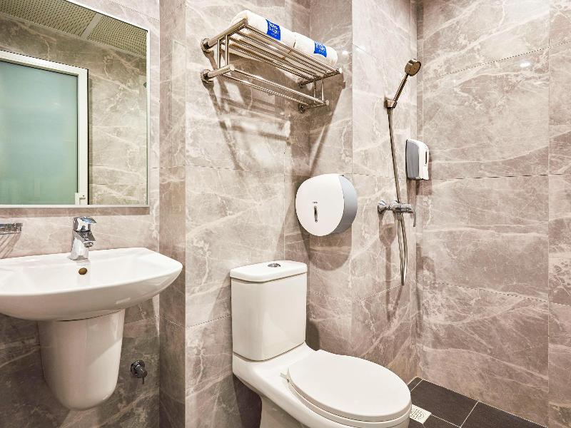 Ibis Budget Singapore Sapphire image