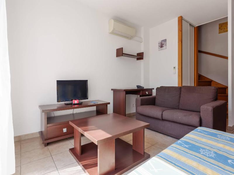 Comfort Aparthotel Six-Fours image