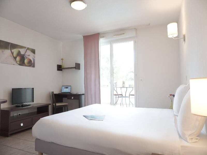 Comfort Aparthotel Six-Fours image
