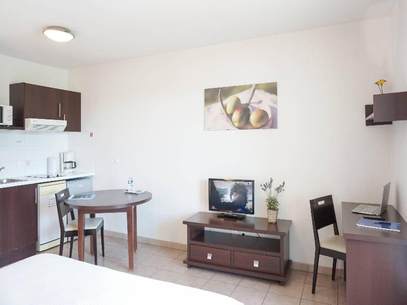 Comfort Aparthotel Six-Fours image