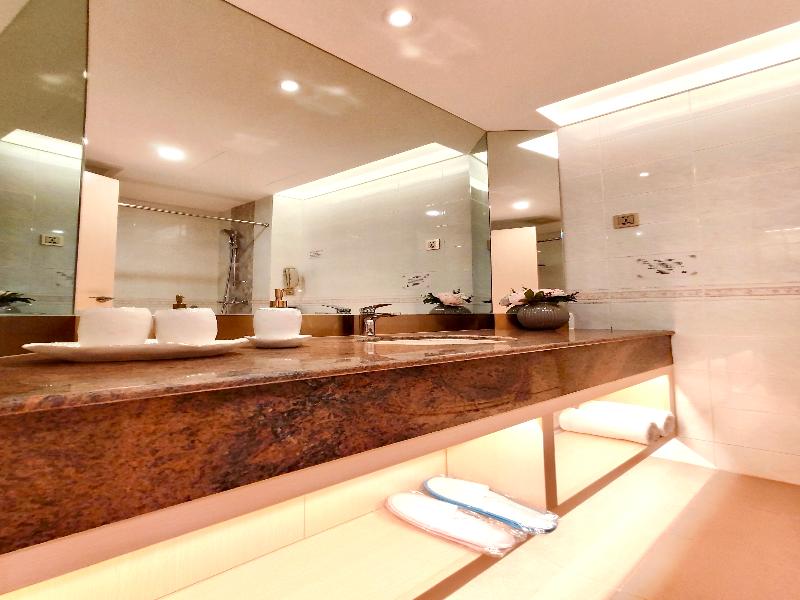 Riviera Hotel Macau image