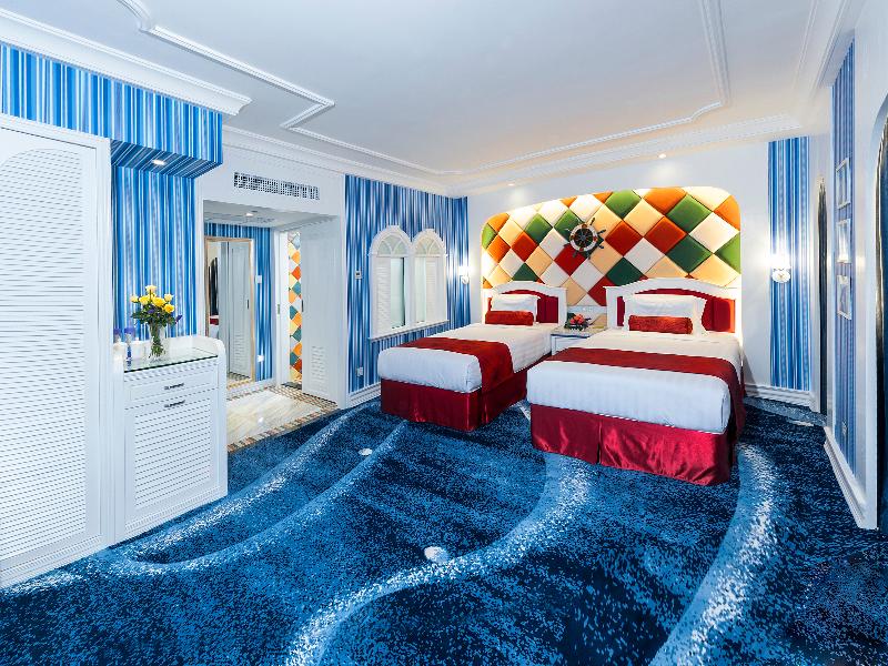 Beverly Plaza image
