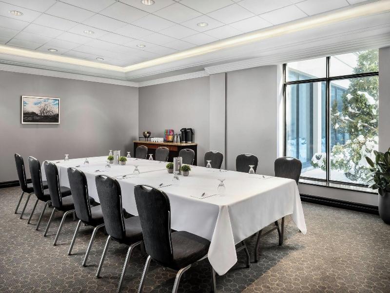 Sheraton Toronto Airport Hotel & Conference Center image