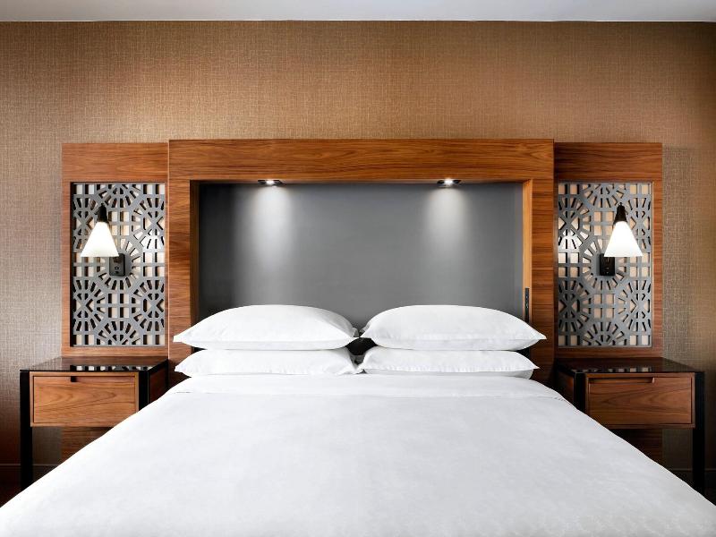 Sheraton Toronto Airport Hotel & Conference Center image