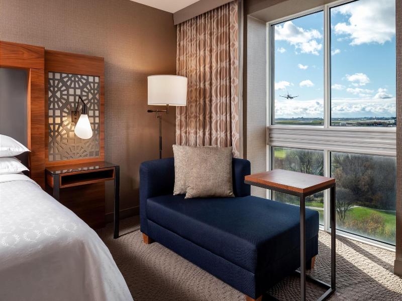 Sheraton Toronto Airport Hotel & Conference Center image