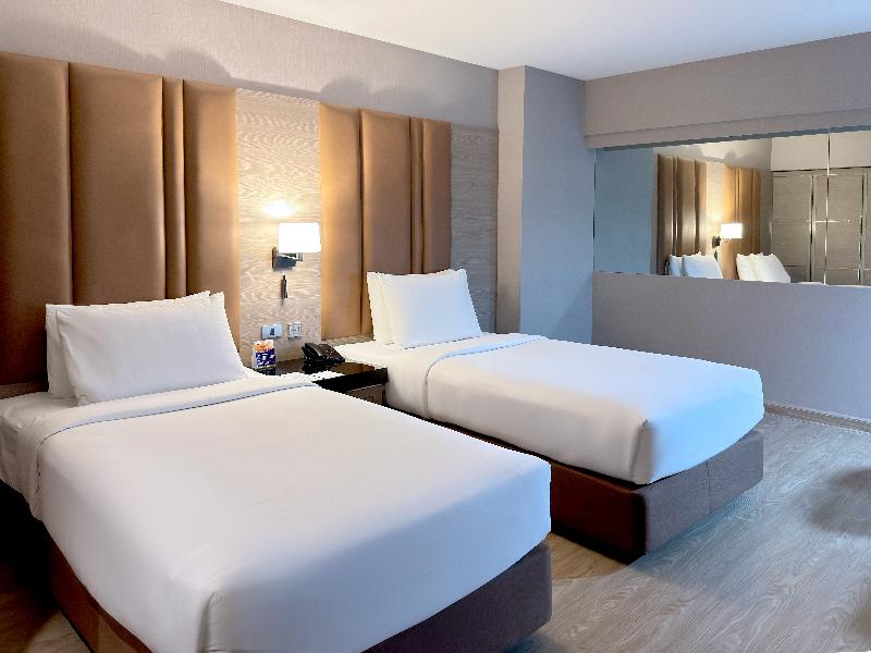 Ramada by Wyndham Bangkok Sukhumvit 11 image