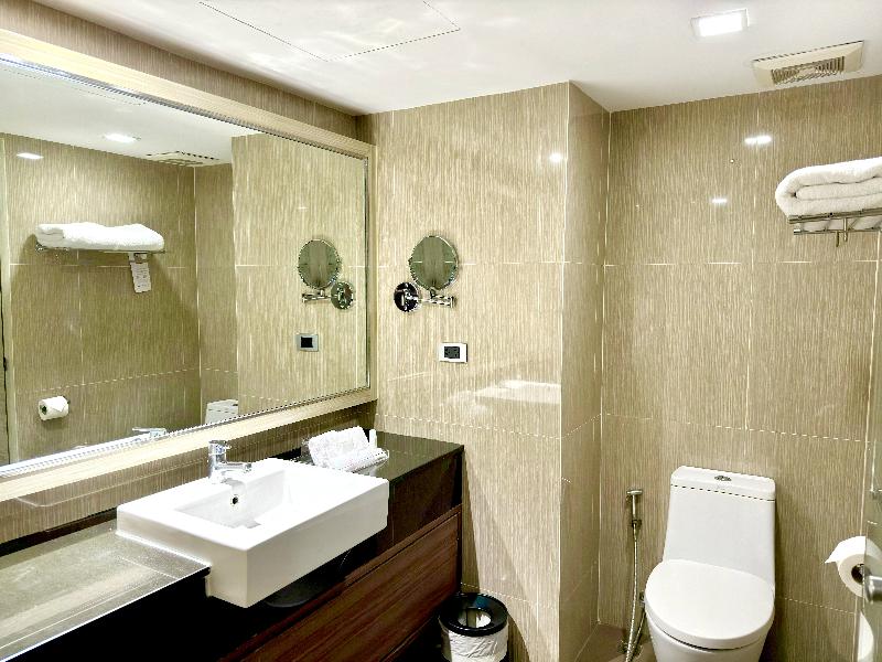 Ramada by Wyndham Bangkok Sukhumvit 11 image