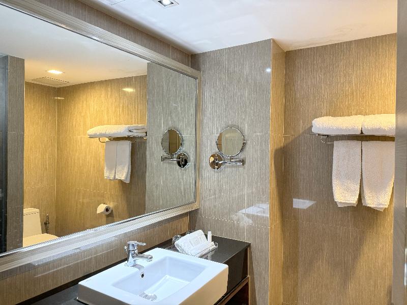 Ramada by Wyndham Bangkok Sukhumvit 11 image