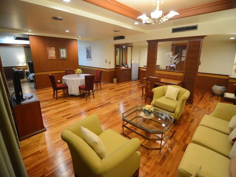 Charoen Hotel