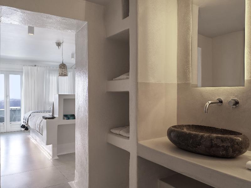 Cosmopolitan Suites image