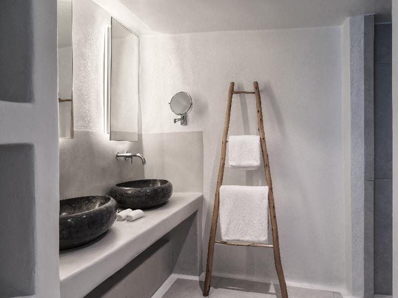 Cosmopolitan Suites image