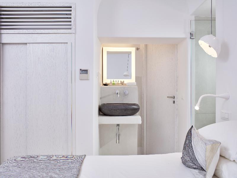 Cosmopolitan Suites image