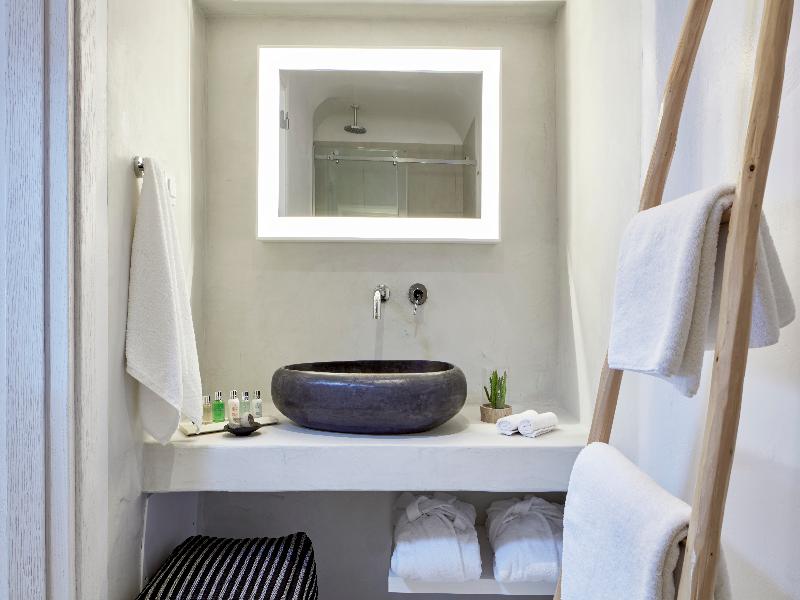 Cosmopolitan Suites image