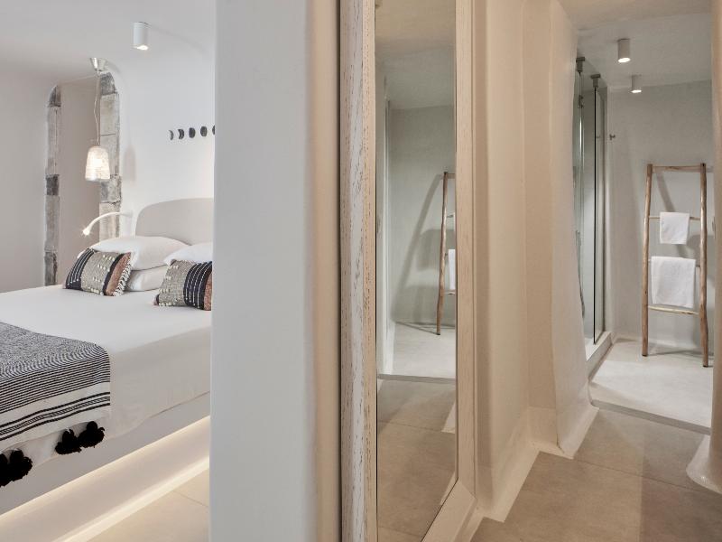 Cosmopolitan Suites image