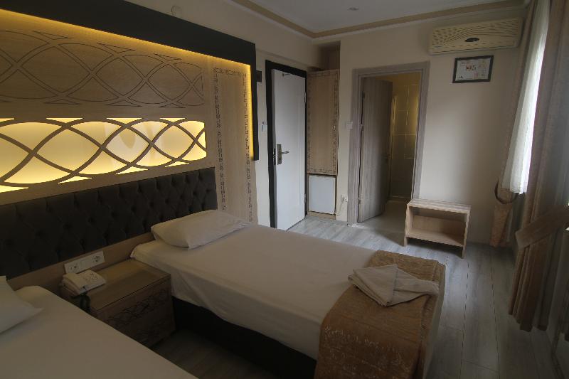 Grand Liza Hotel image