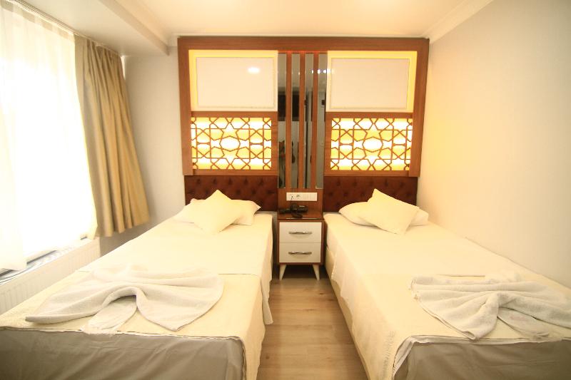 Grand Liza Hotel image