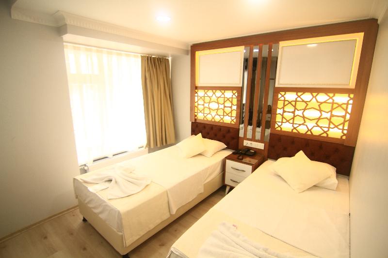 Grand Liza Hotel image