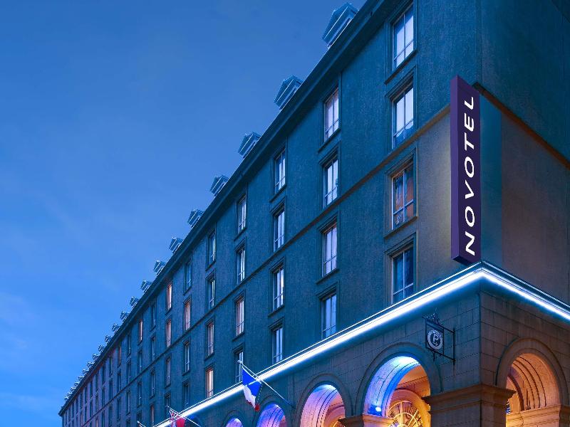 Novotel Toronto Centre image
