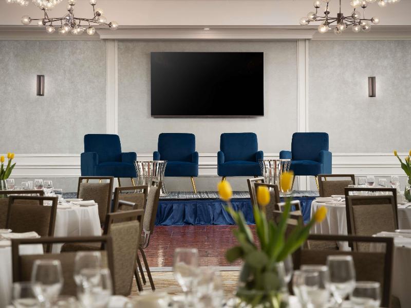 Novotel Toronto Centre image