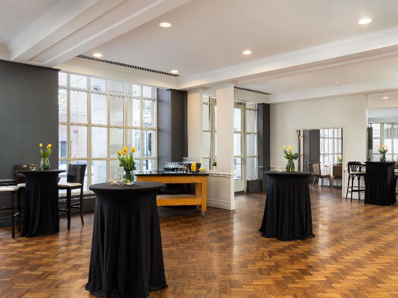 Novotel Toronto Centre image