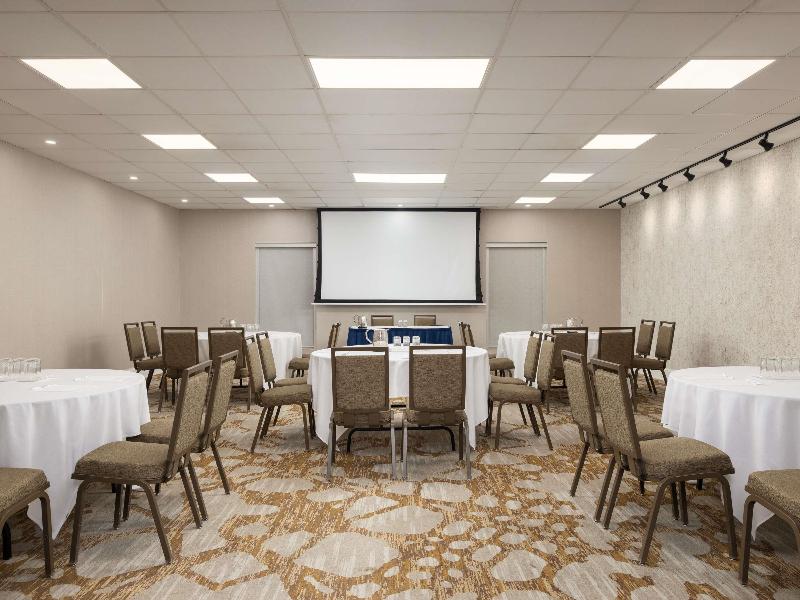 Novotel Toronto Centre image