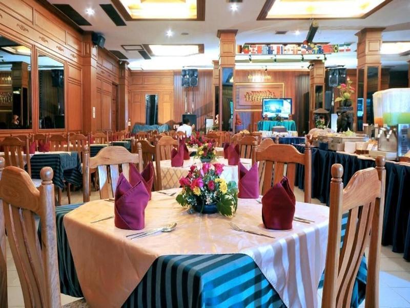 Maeyom Palace Hotel Phrae image