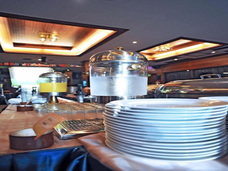 Maeyom Palace Hotel Phrae image