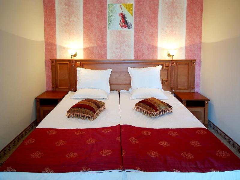 Karolina image