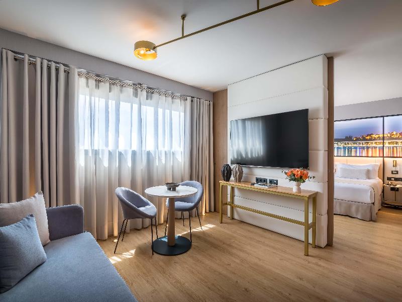 Barcelo Malaga image