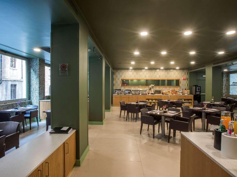 Mercure Roma Centro St. John image