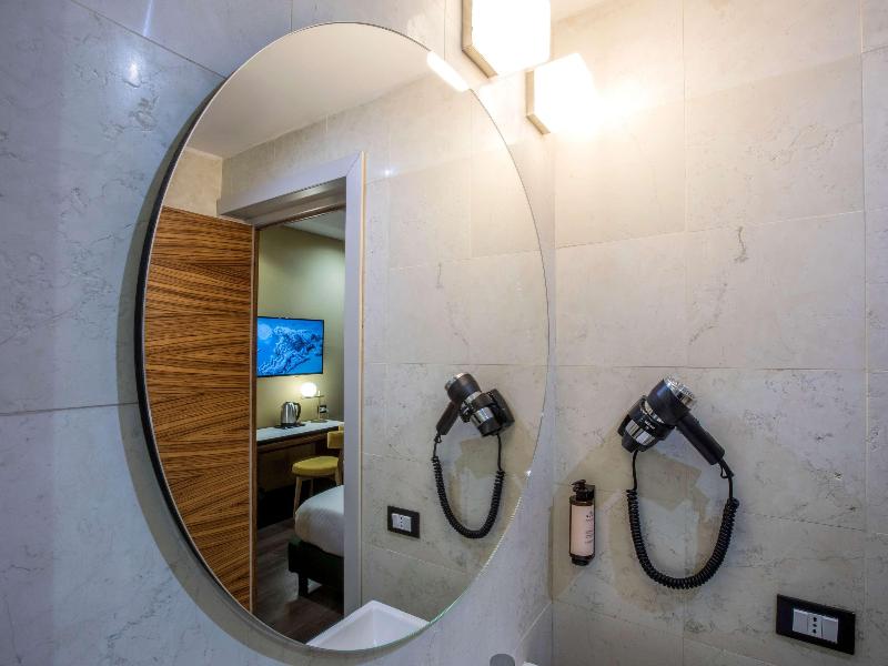 Mercure Roma Centro St. John image
