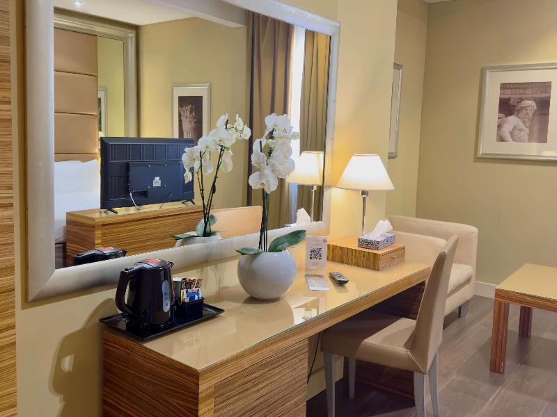 Mercure Roma Centro St. John image