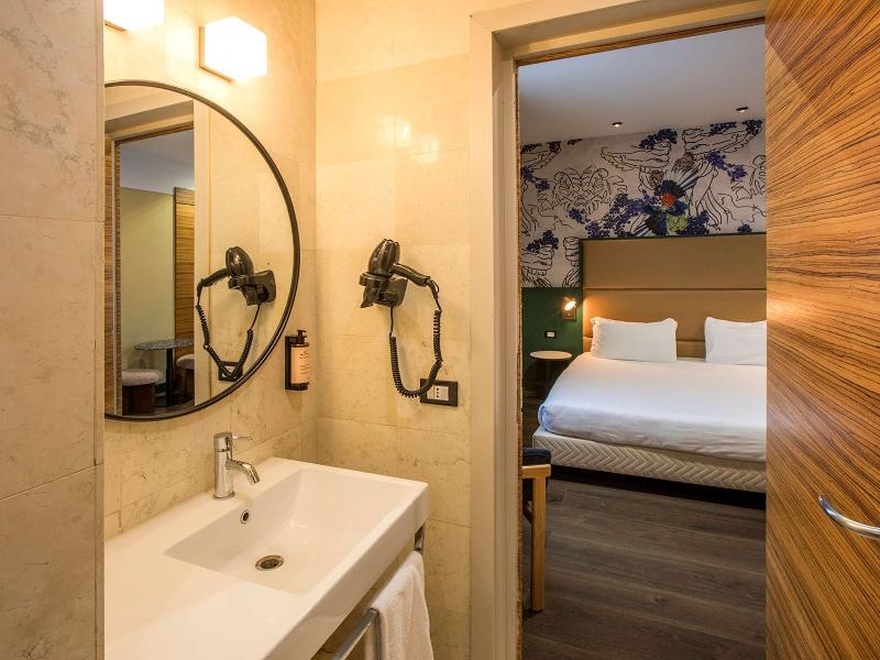 Mercure Roma Centro St. John image