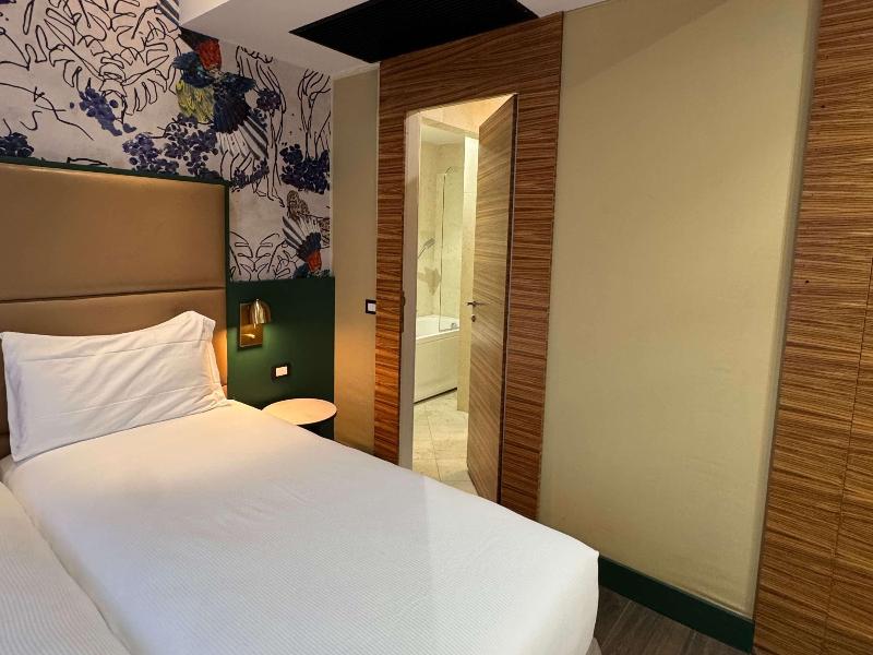 Mercure Roma Centro St. John image