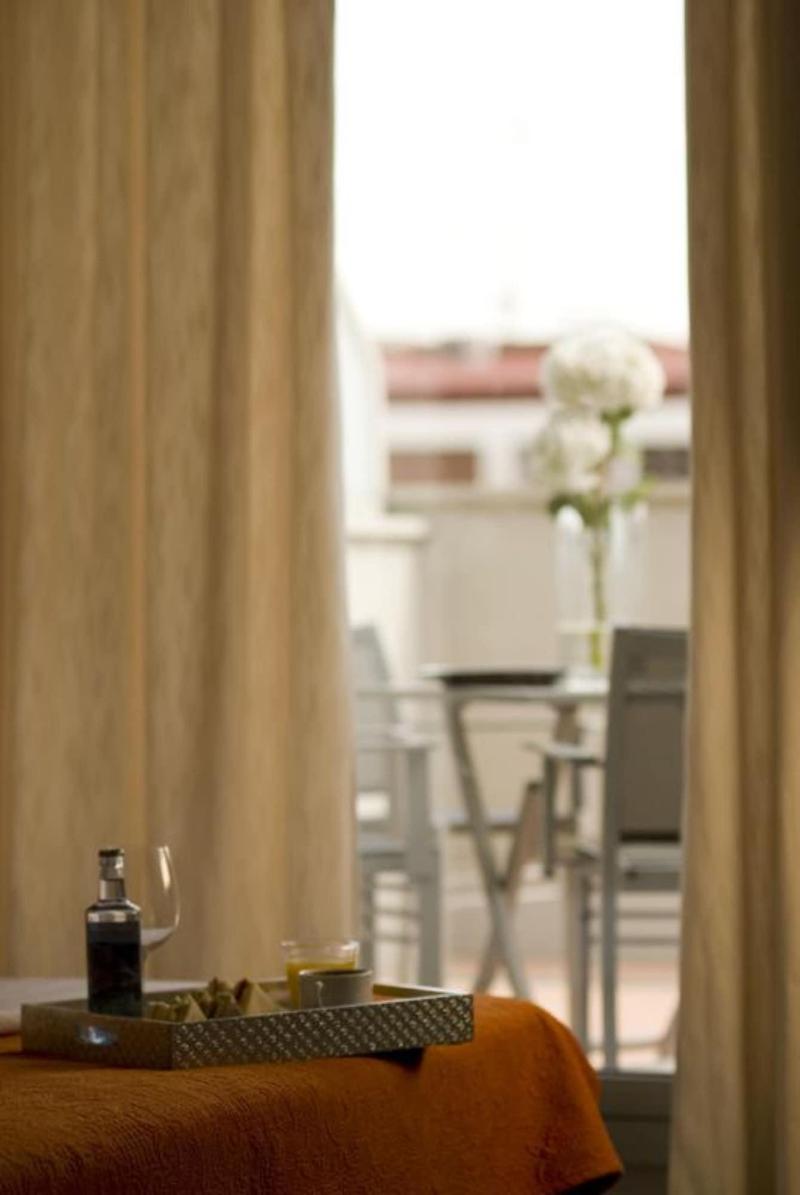Suites Viena Plaza de España image