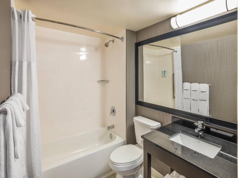 Comfort Inn East image