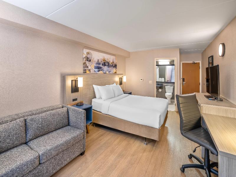 Comfort Inn East image