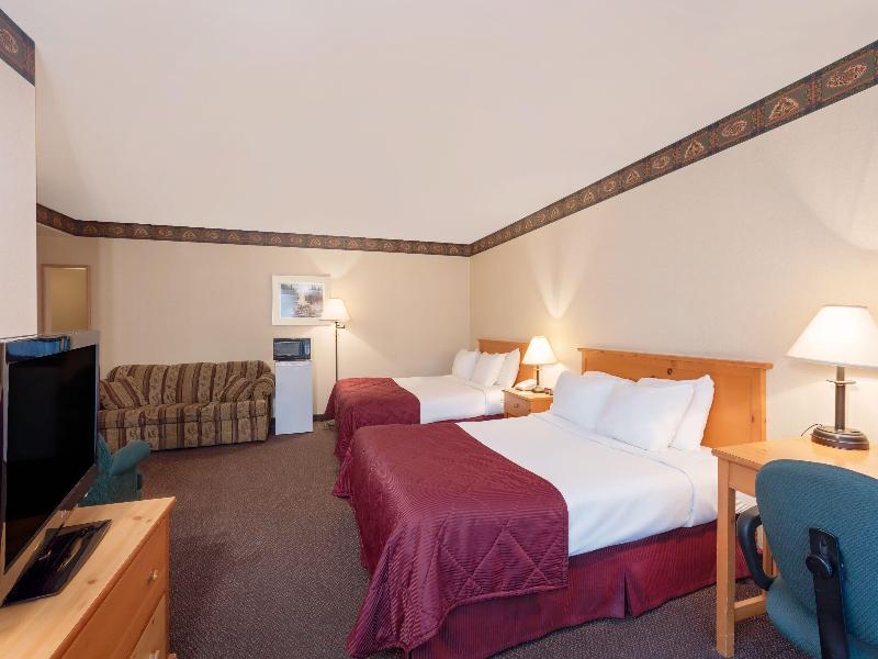 Ramada by Wyndham Pinewood Park Resort North Bay image