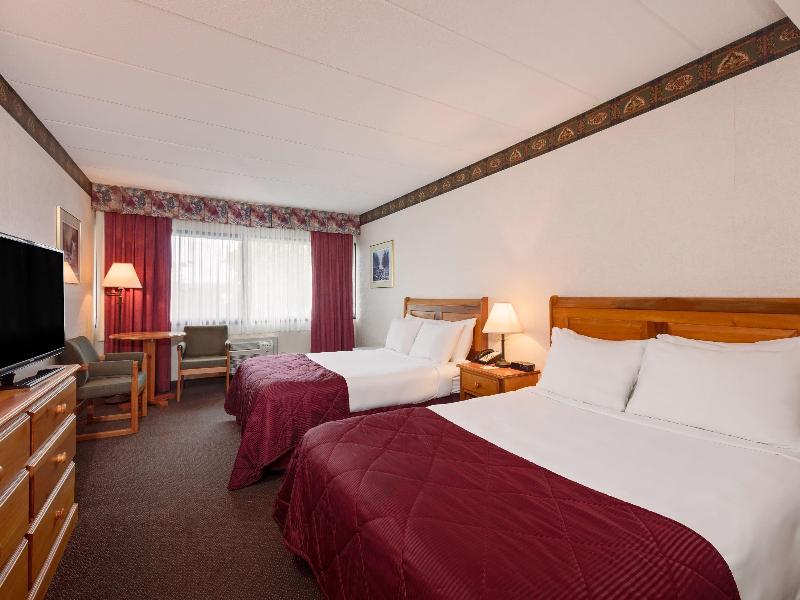 Ramada by Wyndham Pinewood Park Resort North Bay image