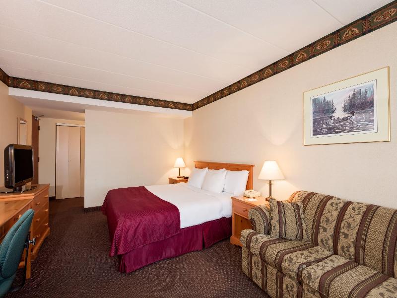 Ramada by Wyndham Pinewood Park Resort North Bay image